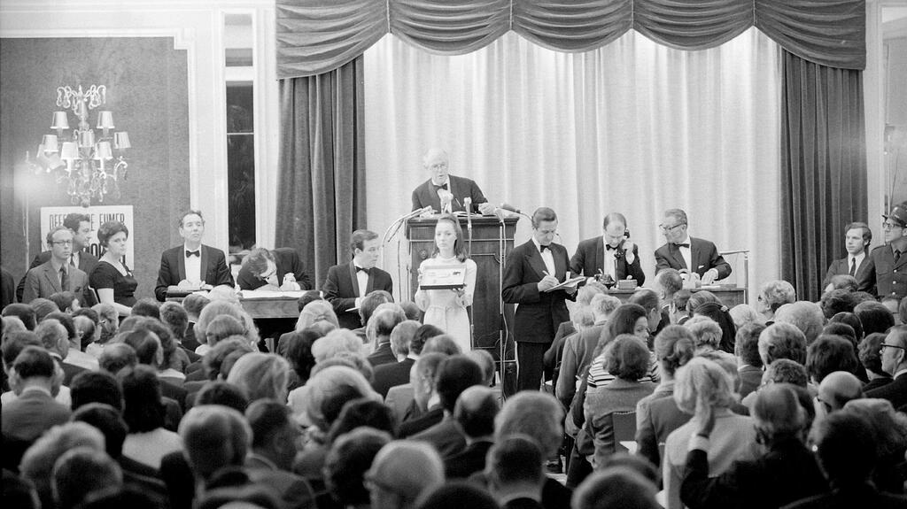 The auction room during the sale of the Aga Khan emerald on May 1, 1969. The “Magnificent Jewels” sale, held at the Hotel Richemond, was the first jewelry auction held in Switzerland. Christie’s 1969 Auction